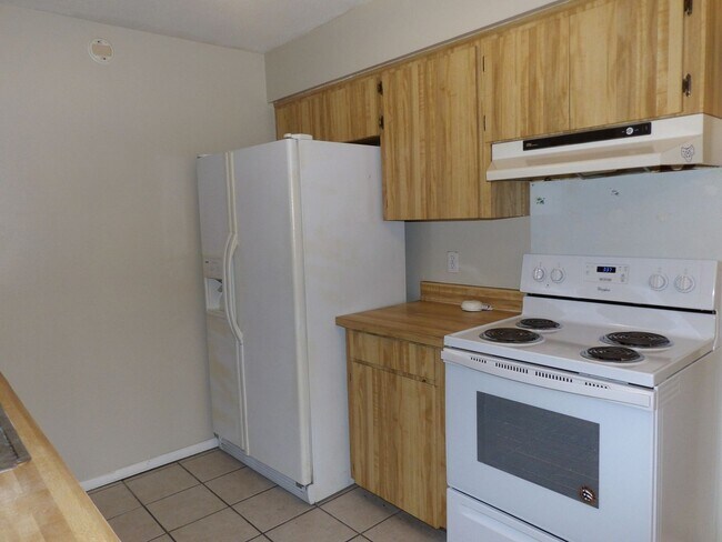 Building Photo - 3 Bedroom 1 bath Call Carole Arcaro Delton...