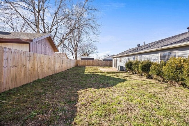 Building Photo - 2607 NE Walker St