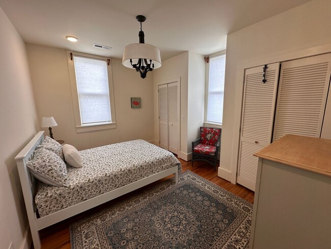 Building Photo - Historic Downtown Wilmington Furnished 3 B...