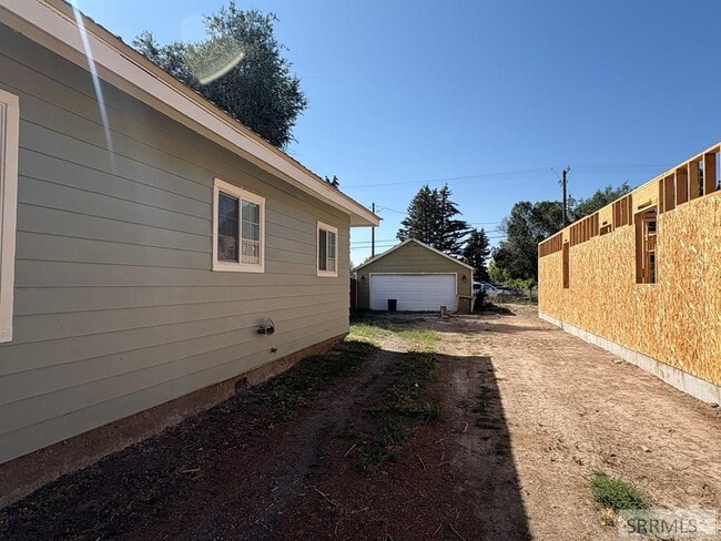 Building Photo - 357 1st W St