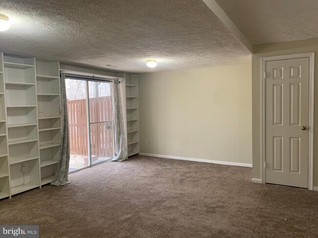 Building Photo - 3027 Mozart Dr