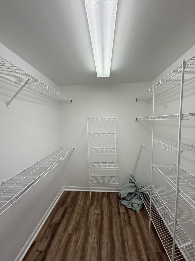 Building Photo - 2915 Chippewa Dr