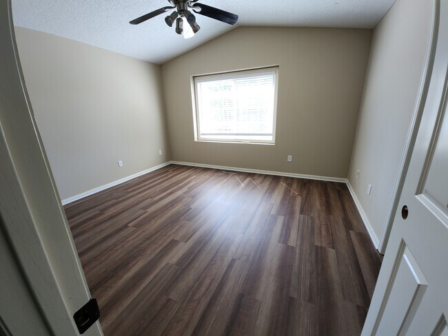 Building Photo - 320 Wagon Wheel Ln