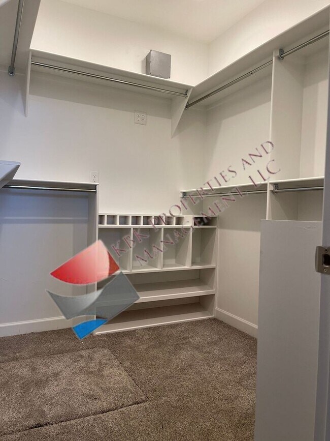 Building Photo - 1703 Ross Ave