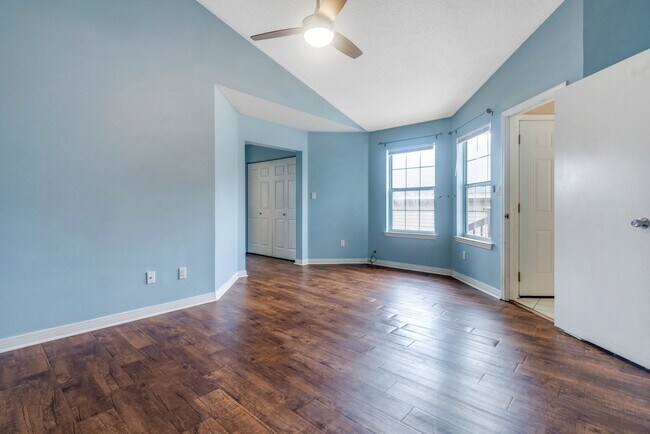 Building Photo - 2060 Cambridge Cir