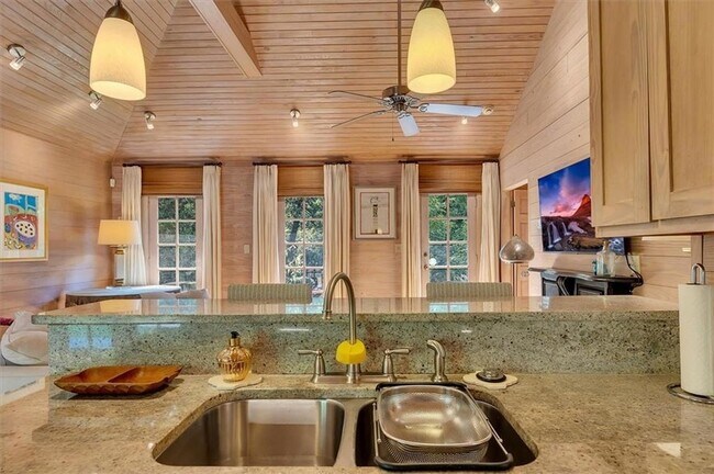 Building Photo - 2538 Parkside Dr NE