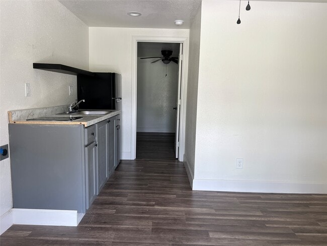 Building Photo - 201 Eastwood St