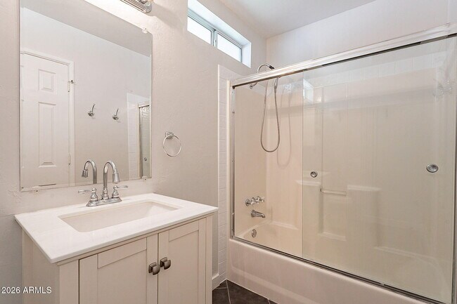 Building Photo - 5715 E Calle Del Paisano