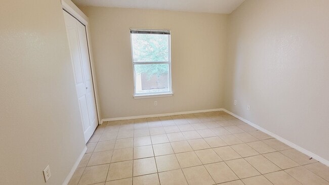 Building Photo - Charming 4 bedroom, 3 bath home in West Side El Paso!