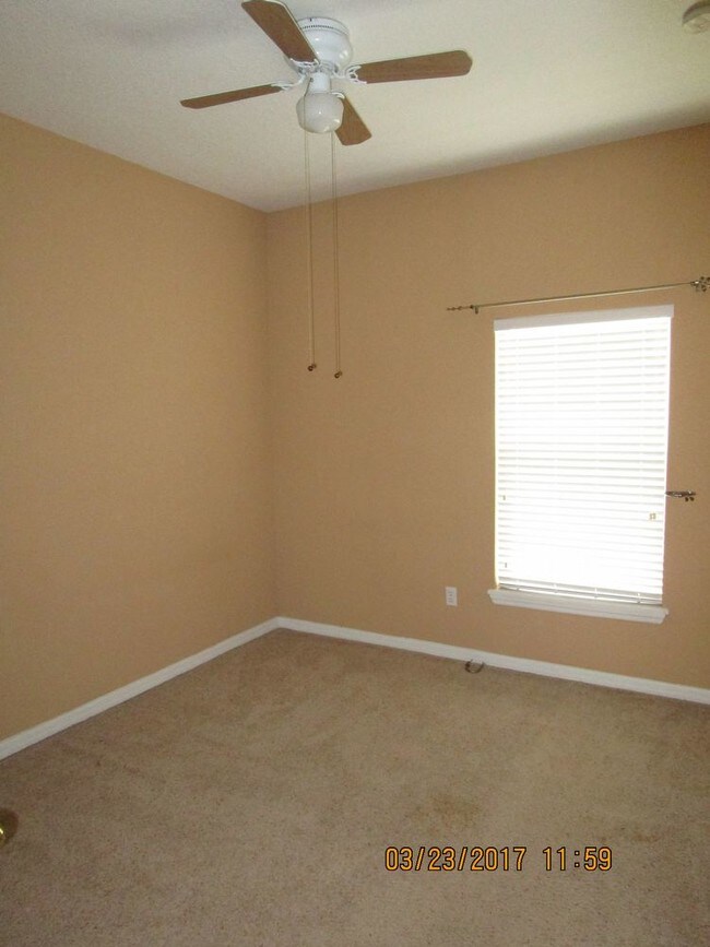 Building Photo - 4 Bed/2 Bath in Beacon Park