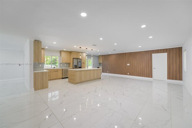 Building Photo - 11811 NW 5th Ct