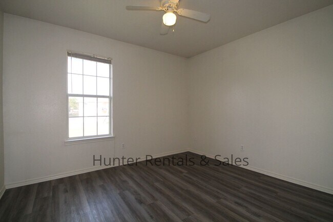 Building Photo - 1710 Spring Rose Cir