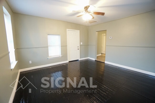 Building Photo - 8432 Lawley Ave