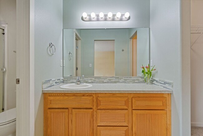 Building Photo - SPACIOUS LAYOUT! HARD SURFACE FLOORING, FE...