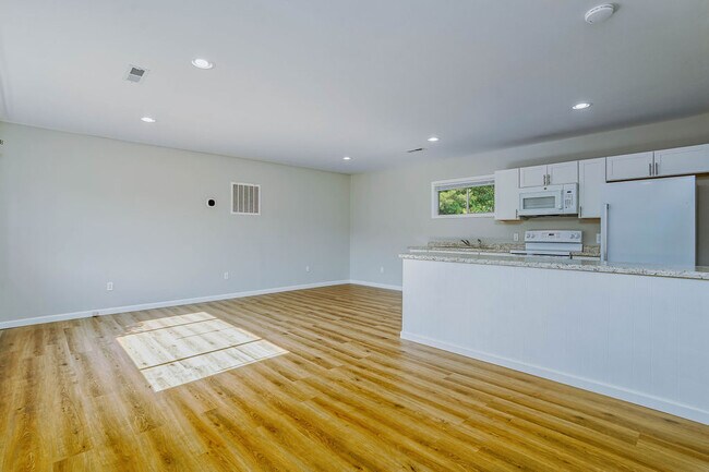 Building Photo - 566 Owl Nest Rd