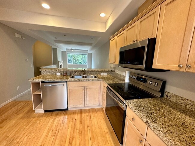 Building Photo - 2Bd/2.5Ba Issaquah Townhouse