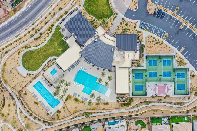 Building Photo - Stunning 5Bed/4.5 Bath home located in a prestigious guard gated community of Reverence in Summerlin