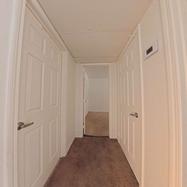 Building Photo - Gated Community | Close To The Strip | 2nd Floor Unit