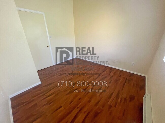 Building Photo - 1713 Oakshire Ln
