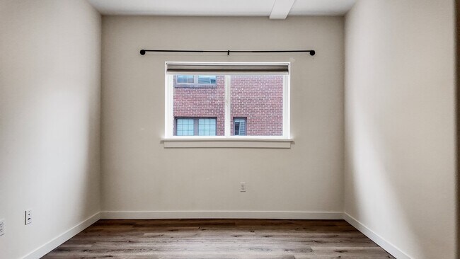 Building Photo - Modern 2BR Apartment in Prime Queen Anne Location