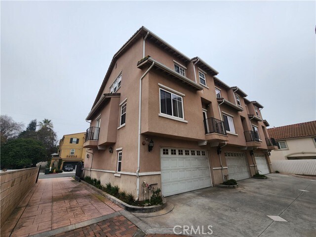 Building Photo - 271 S Arroyo Dr