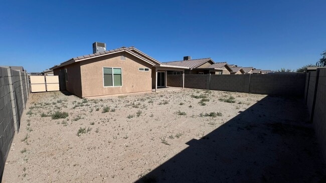 Building Photo - DESERT SANDS
