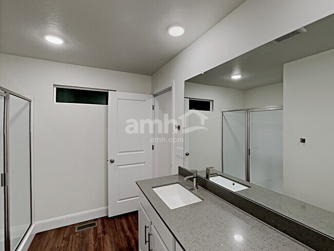 Building Photo - 2683 3340 South St