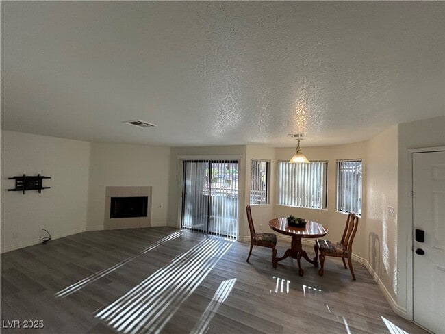 Primary Photo - 5044 S Rainbow Blvd