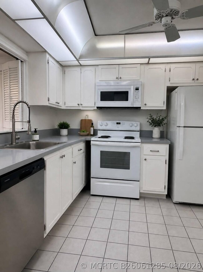 Building Photo - 3849 NE 169th St