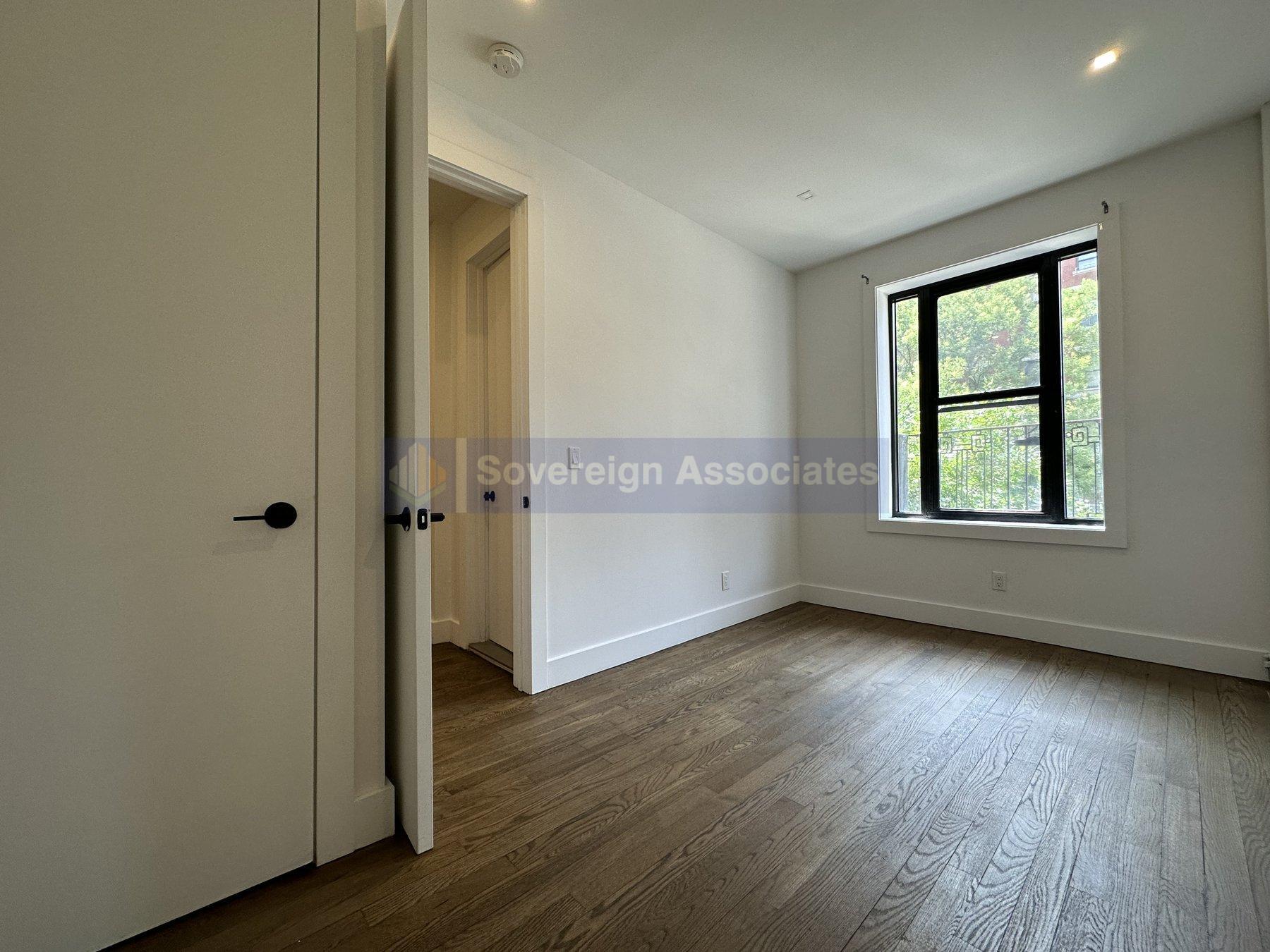 Building Photo - 45 Tiemann Pl