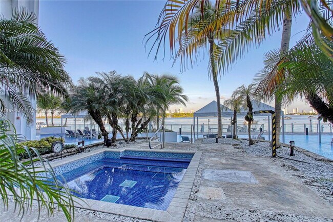 Building Photo - 1000 West Ave