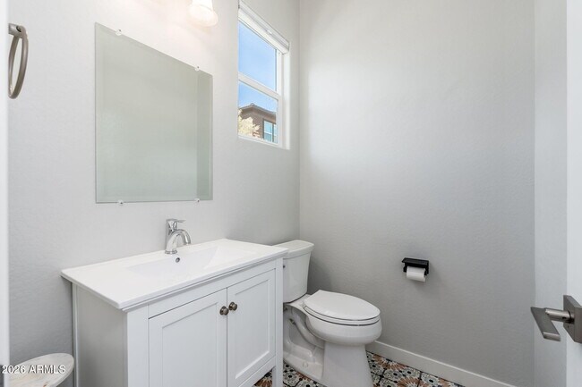 Building Photo - 1555 E Ocotillo Rd