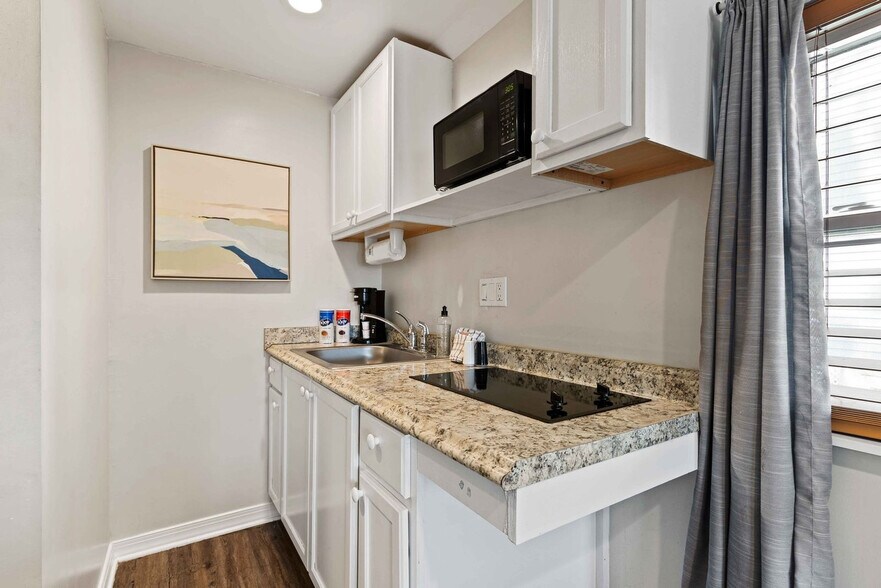 Building Photo - 110 Eglin Pkwy SE