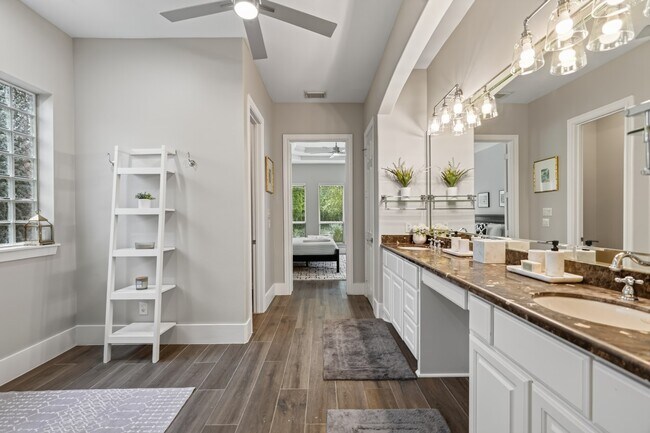 Building Photo - 110 S Veilwood Cir