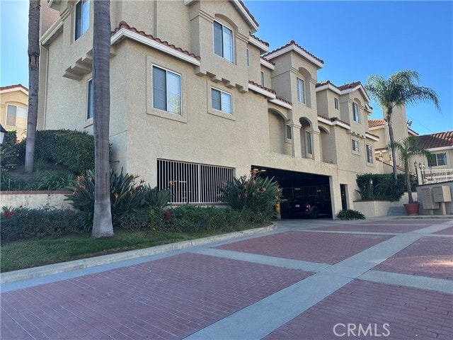 Building Photo - 201 Laurel Ave