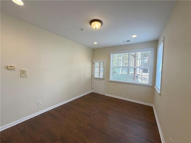 Building Photo - 4680 Creekside Villas Way