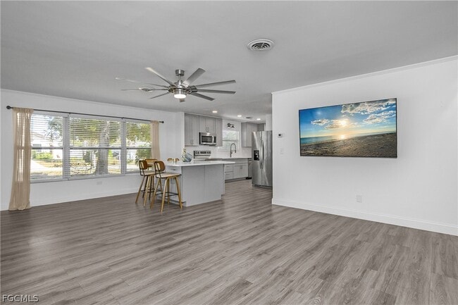 Building Photo - 174 2nd St