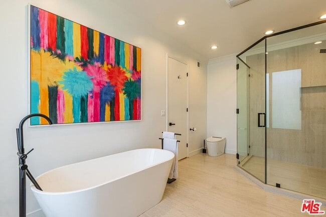 Building Photo - 560 Chalette Dr