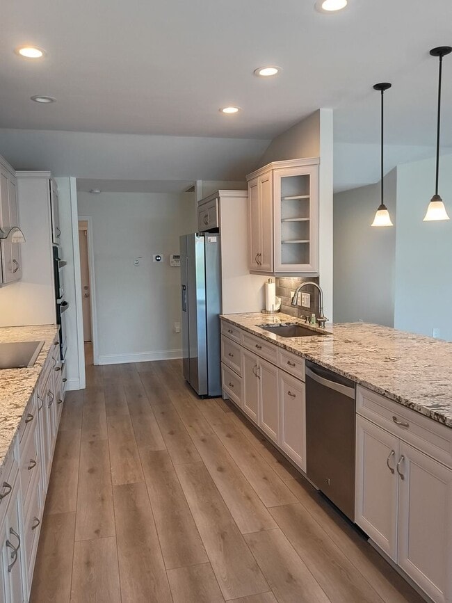 Building Photo - BRIDGEPORT