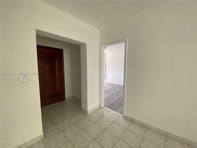 Building Photo - 1101 Bay Dr