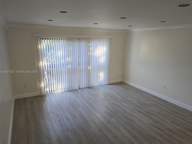 Building Photo - 4020 Del Rio Way