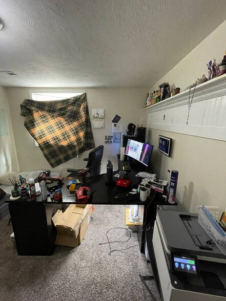 Building Photo - 3892 E 200 Rd N