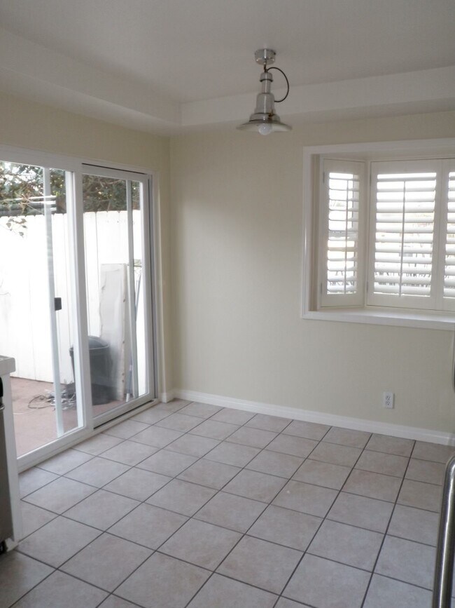 Building Photo - 3970 Ingraham St