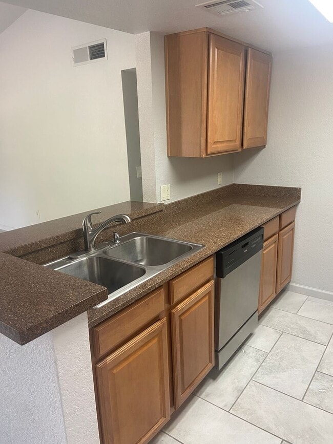 Building Photo - PlayersClub101-14203