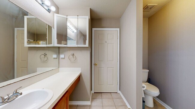 Building Photo - FREE DECEMBER RENT! PETS WELCOME!!!