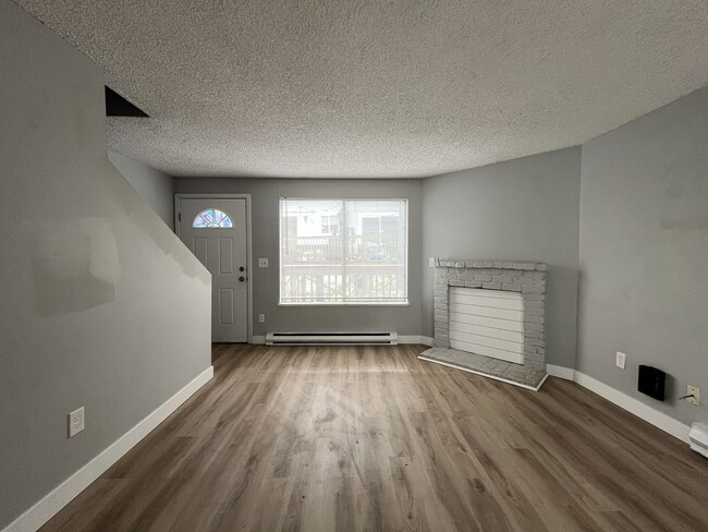 Building Photo - 4911 SW Beaverton Hillsdale Hwy
