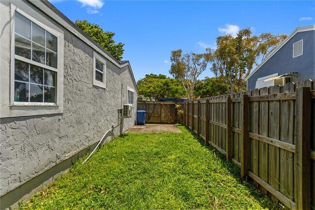 Building Photo - 511 NE 110th Terrace