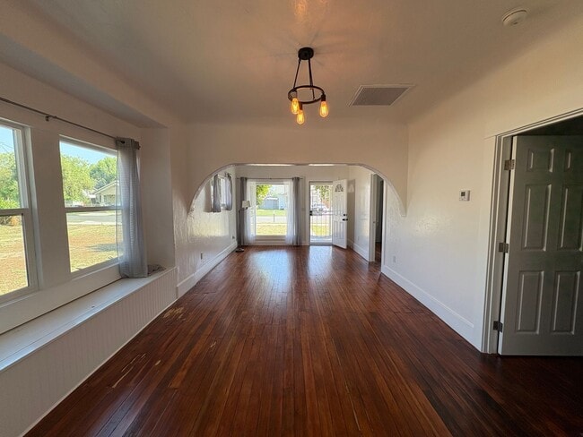 Building Photo - Gorgeous 4 bedroom with HUGE Lot in Colton...