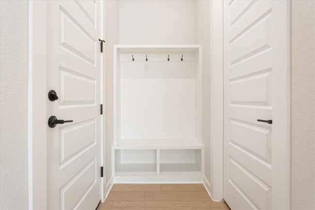 Building Photo - 212 Lariat Lp