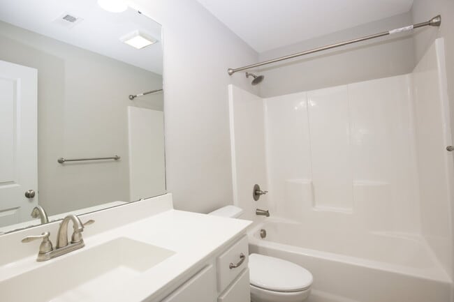 Building Photo - 25 Forrest Dr